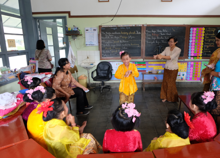 Mensos Minta Seskab Teddy Jadi Duta Sekolah Rakyat: “Supaya Orang Makin Tahu”