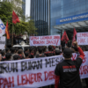Buruh Demo Menara Indomaret PIK Tuntut Upah Lembur Dibayar