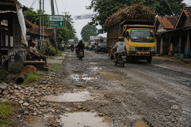 Pemprov Jateng Siapkan Anggaran Rp52 Miliar untuk Perbaikan Jalan Rusak di Blora