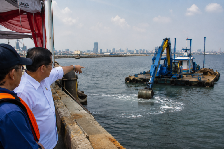 Pramono: Pulau Sampah di Muara Angke Sudah Dikeruk, Laut Kembali Bersih