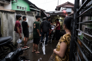 Pria Diduga ODGJ Mengamuk dan Bacok Tetangga di Bogor, Korban Dilarikan ke Rumah Sakit