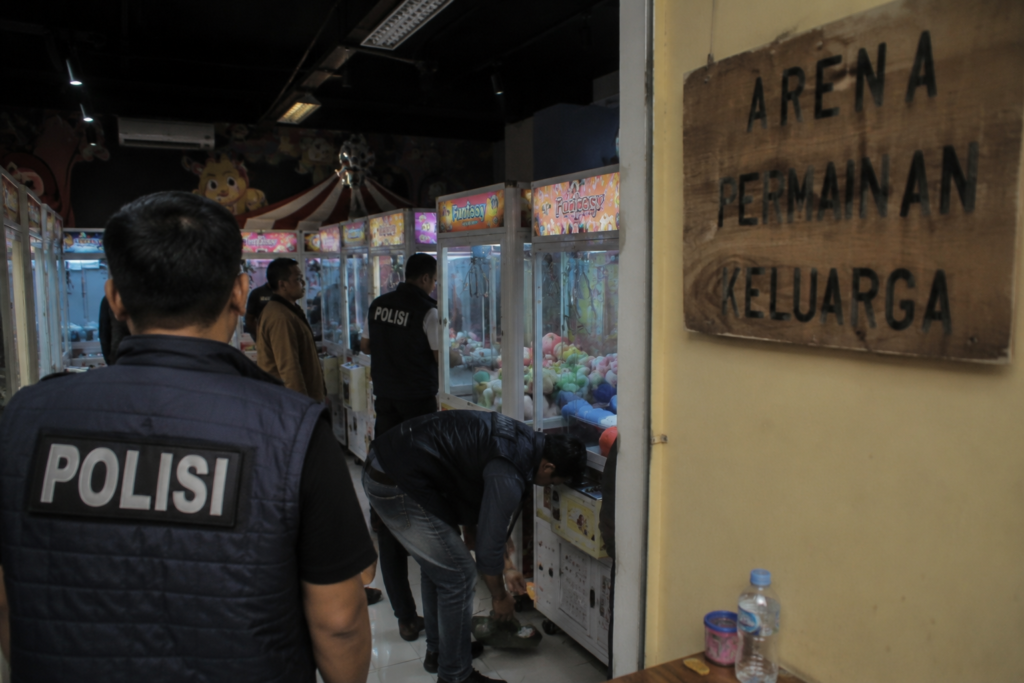 Polisi Bongkar Judi Berkedok Arena Permainan, Puluhan Orang Diamankan