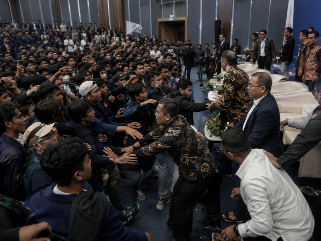 Diskusi Pejabat di UGM Diganggu Aksi Mahasiswa, Soroti Sikap Budiman dan Program Pemerintah