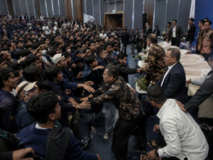 Diskusi Pejabat di UGM Diganggu Aksi Mahasiswa, Soroti Sikap Budiman dan Program Pemerintah