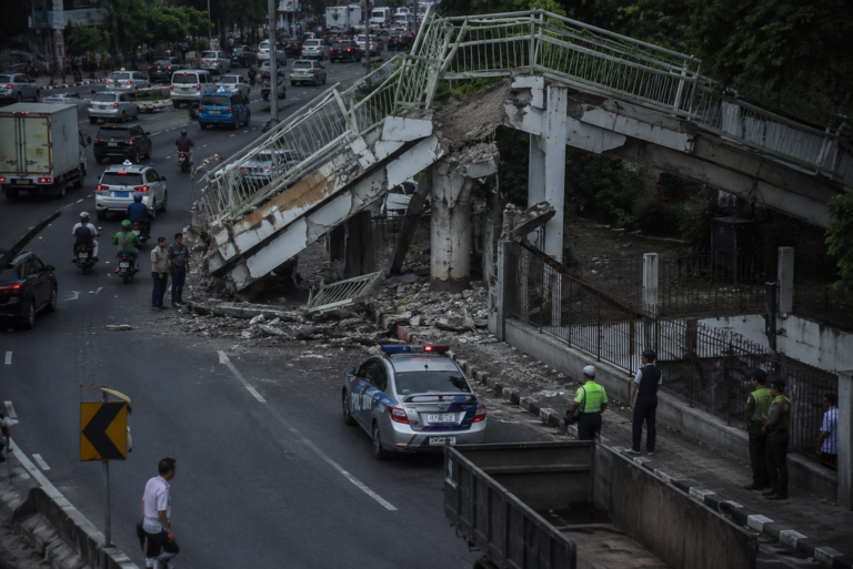 DKI Tagih Tanggung Jawab Pemilik Truk atas Kerusakan JPO Tendean
