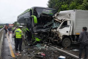 Kecelakaan Tol Pandaan-Malang Tewaskan 5 Orang, Rombongan Wisata Jadi Korban
